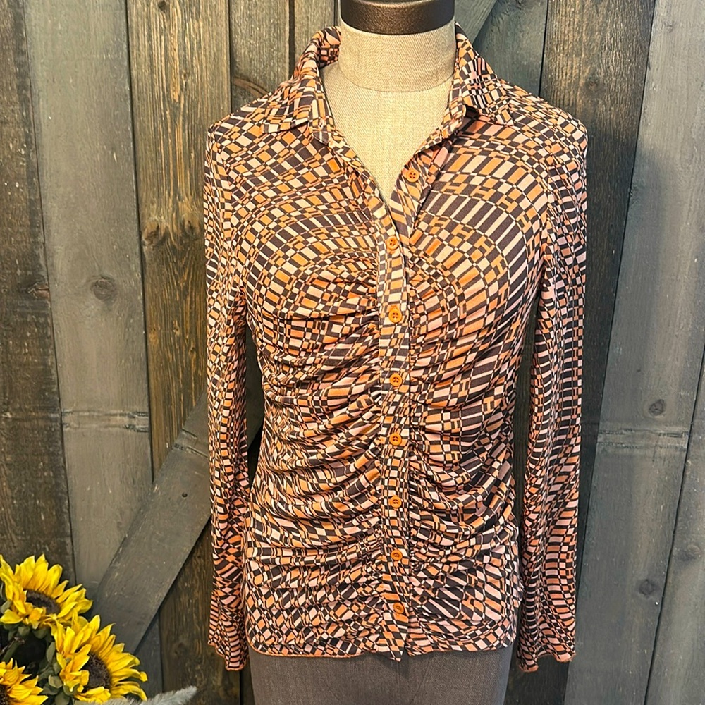 Button-Front Geometric Ruched Long-Sleeve Top - Orange/Black